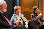 ILOn pääjohtaja Juan Somavia (vas.), presidnetti Tarja Halonen ja Irlannin entinen presidentti Mary Robinson ILOn vuosituhattavoitteita ja säällistä työtä käsittelevässä tapahtumassa. Kuva: Mika Horelli